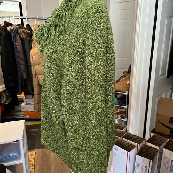 Green Sweater - Picture 2 of 4